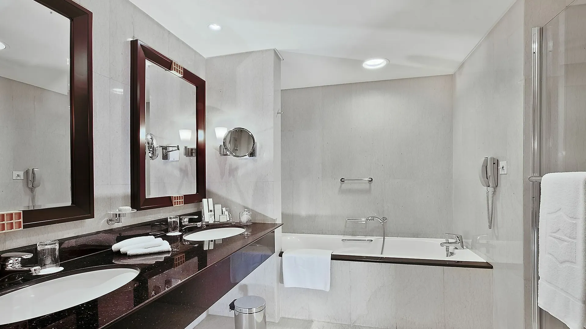 Shangri-La Apartments Dubai 5*,